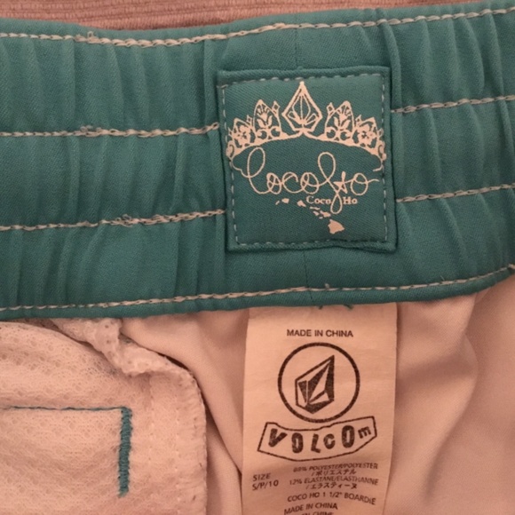 COPY - Volcom Board Shorts - Picture 3 of 3